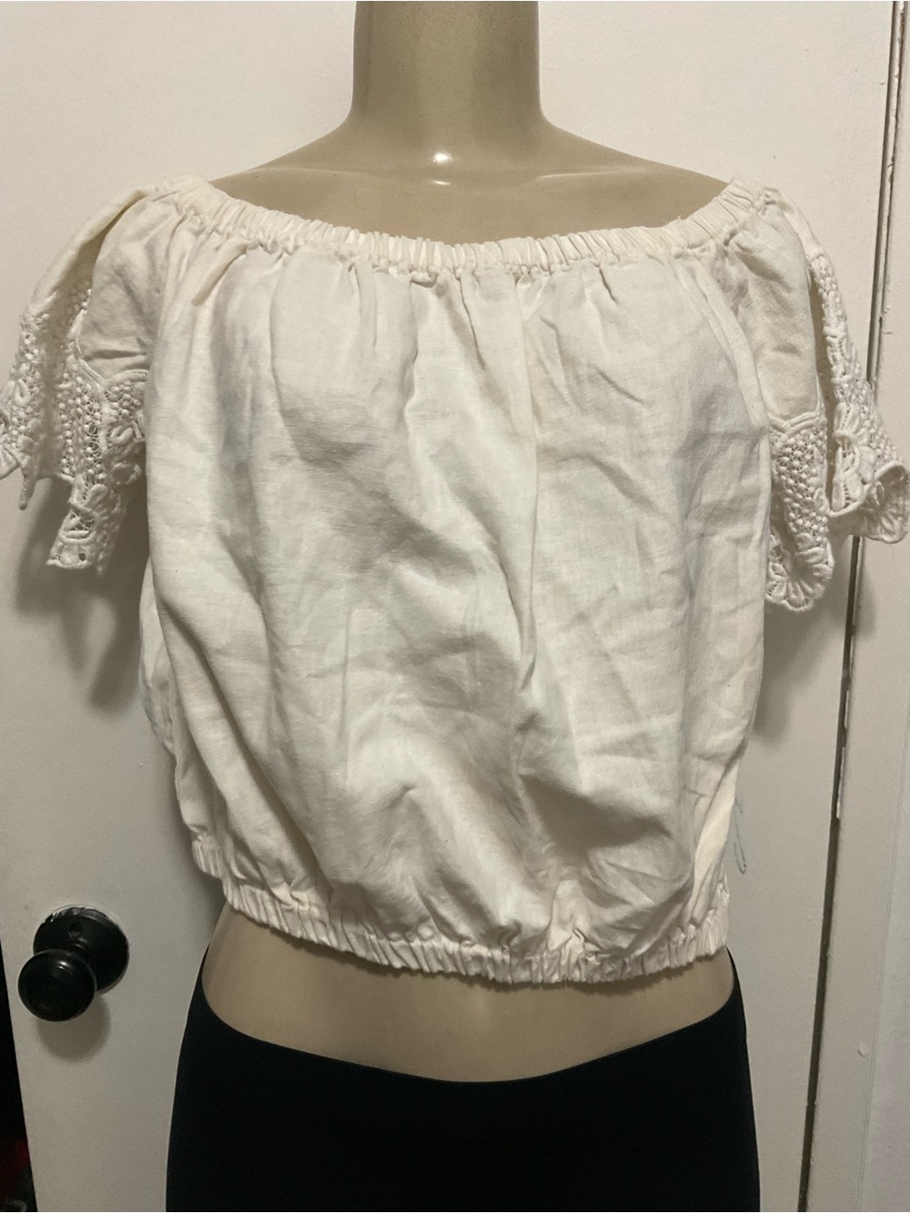 Romeo & Juliet Couture White Off-Shoulder Crochet Sleeve Crop Top size XL